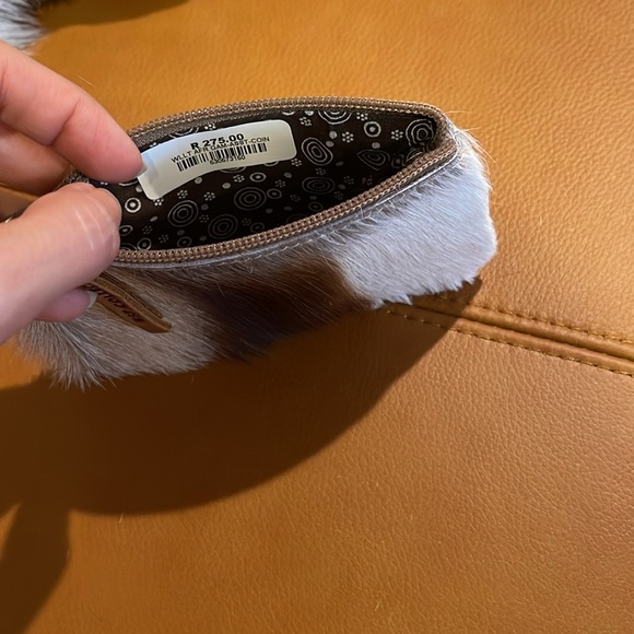 Brown and White handcrafted fur pouch wallet - Picture 4 of 4